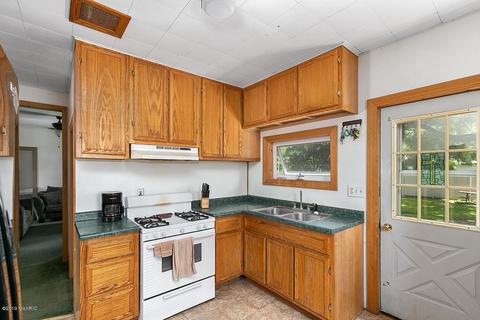 146 S Benson St, White Cloud, MI 49349 photo 6