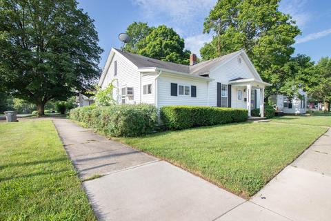 826 E Main St, Lowell, MI 49331 photo 1