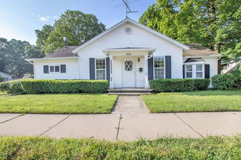 826 E Main St, Lowell, MI 49331 photo 2