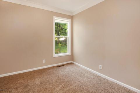 826 E Main St, Lowell, MI 49331 photo 12