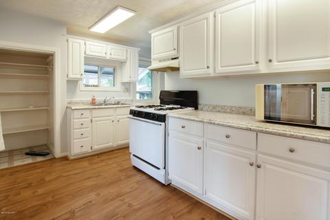 826 E Main St, Lowell, MI 49331 photo 7