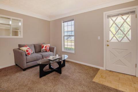 826 E Main St, Lowell, MI 49331 photo 5