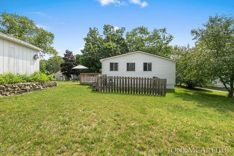 743 Root St, Belding, MI 48809 photo 17