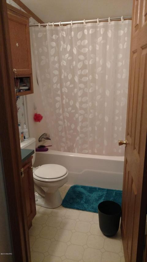 3434 S Laurel Dr, White Cloud, MI 49349 photo 7