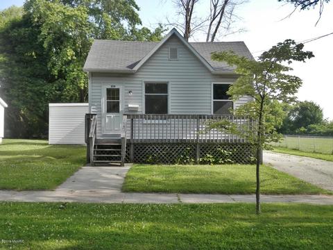 254 Third St, Manistee, MI 49660 photo 2