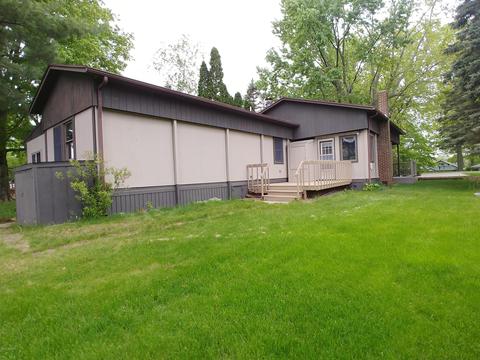 2575 Lakeside Dr, Stanton, MI 48888 photo 3