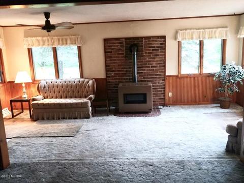 2575 Lakeside Dr, Stanton, MI 48888 photo 9