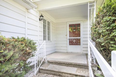 1040 N State St, Ionia, MI 48846 photo 7