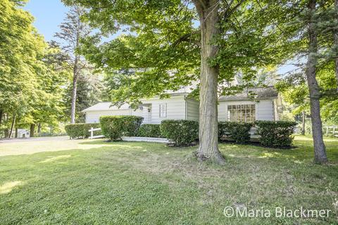 1040 N State St, Ionia, MI 48846 photo 2