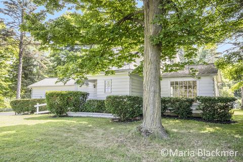 1040 N State St, Ionia, MI 48846 photo 1