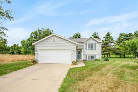 759 Pine Ridge Dr, Belding, MI 48809 photo 2