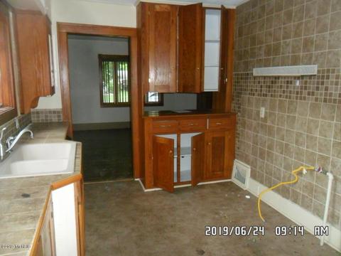 126 W Plainwell St, Plainwell, MI 49080 photo 4