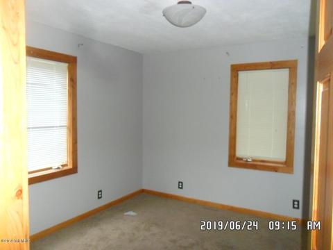 126 W Plainwell St, Plainwell, MI 49080 photo 8