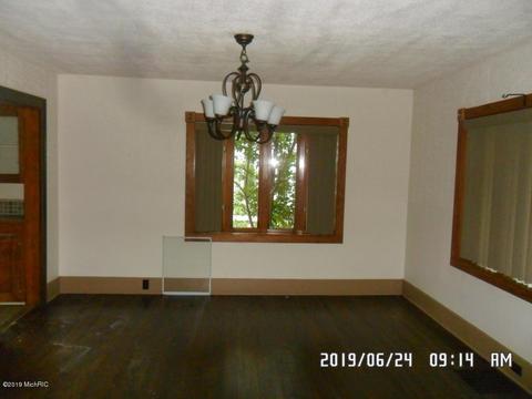 126 W Plainwell St, Plainwell, MI 49080 photo 5
