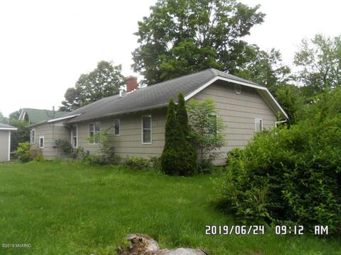 126 W Plainwell St, Plainwell, MI 49080 photo 2