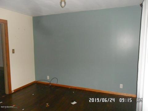 126 W Plainwell St, Plainwell, MI 49080 photo 7