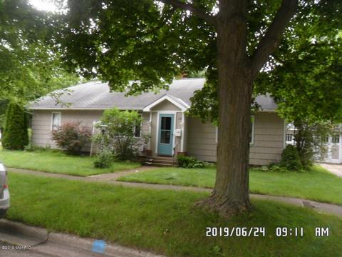 126 W Plainwell St, Plainwell, MI 49080 photo 1