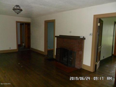 126 W Plainwell St, Plainwell, MI 49080 photo 10