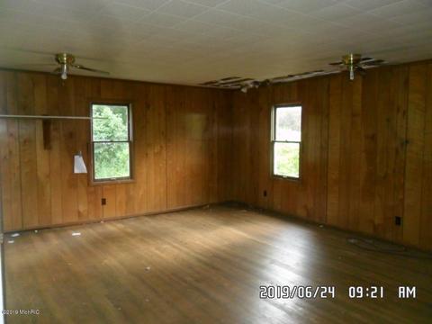 126 W Plainwell St, Plainwell, MI 49080 photo 11