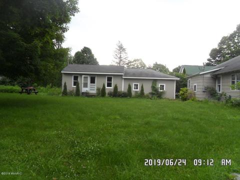 126 W Plainwell St, Plainwell, MI 49080 photo 3