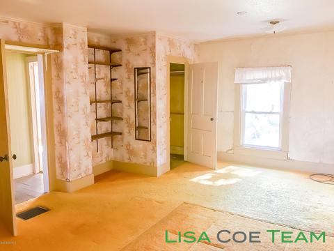 518 E Main St, Saranac, MI 48881 photo 11