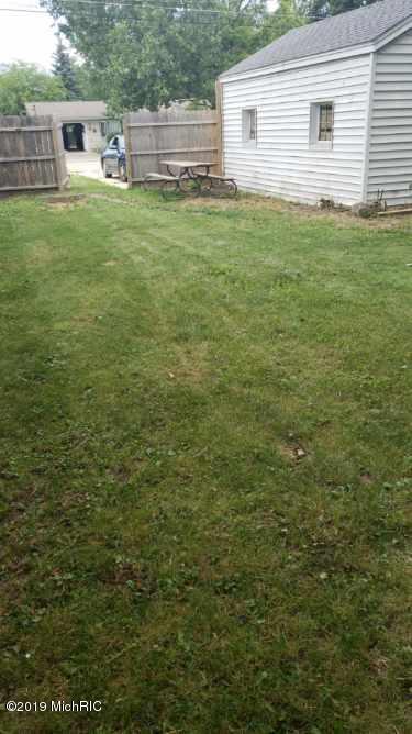 116 Brink St, Grant, MI 49327 photo 7