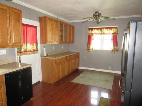 158 Walnut St, Coldwater, MI 49036 photo 2