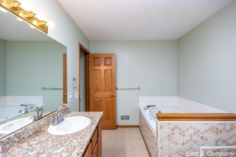70 Rollingbrook Dr NE, Ada, MI 49301 photo 38