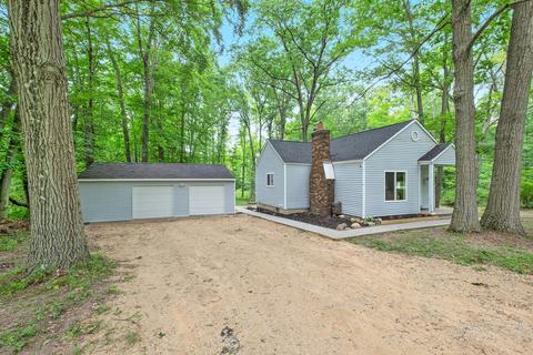 423 E 88th St, Newaygo, MI 49337 photo 1