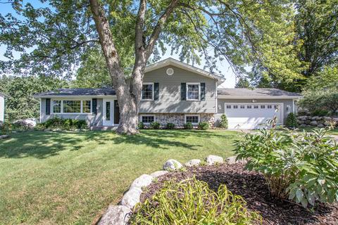 17817 Mohawk Dr, Spring Lake, MI 49456 photo 1