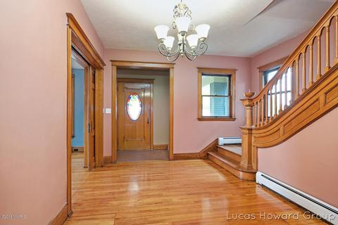 322 Hall St, Belding, MI 48809 photo 4