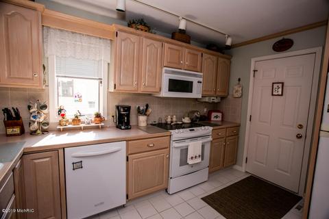 8 Summit Park Dr, Spring Lake, MI 49456 photo 7