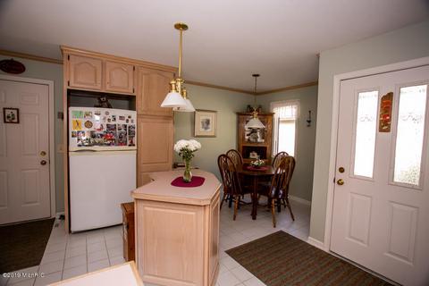 8 Summit Park Dr, Spring Lake, MI 49456 photo 4