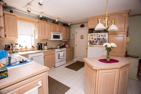 8 Summit Park Dr, Spring Lake, MI 49456 photo 3