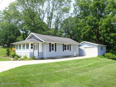 3711 Walnut St, Buchanan, MI 49107 photo 1