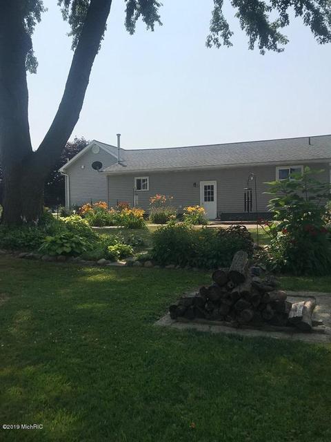 127 E Seaver St, Ithaca, MI 48847 photo 2
