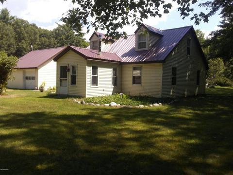 1468 S Oak Ave, White Cloud, MI 49349 photo 2