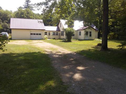 1468 S Oak Ave, White Cloud, MI 49349 photo 1