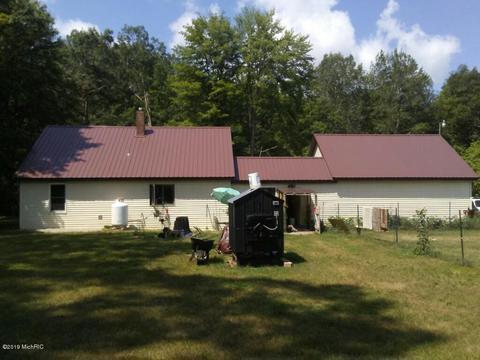 1468 S Oak Ave, White Cloud, MI 49349 photo 15