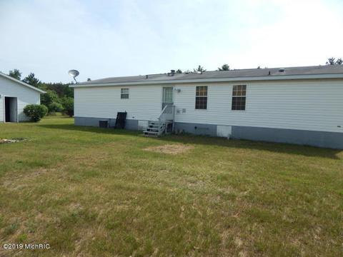 11065 Walnut Ave, Grant, MI 49327 photo 9