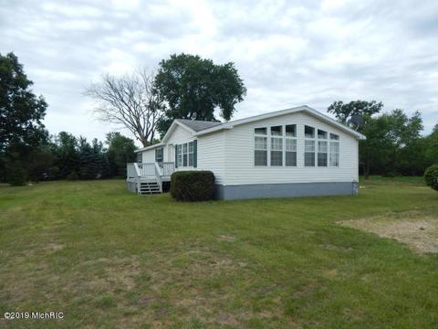 11065 Walnut Ave, Grant, MI 49327 photo 5
