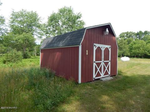 11065 Walnut Ave, Grant, MI 49327 photo 18