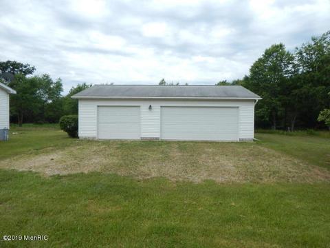 11065 Walnut Ave, Grant, MI 49327 photo 6