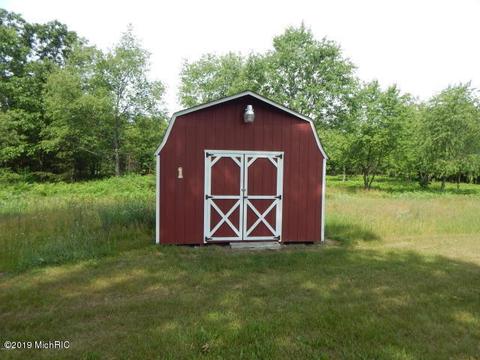 11065 Walnut Ave, Grant, MI 49327 photo 17
