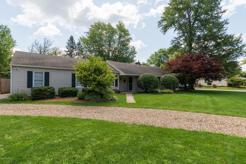 175 11th St, Plainwell, MI 49080 photo 1