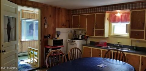 928 E 14 Mile Rd, Bitely, MI 49309 photo 9