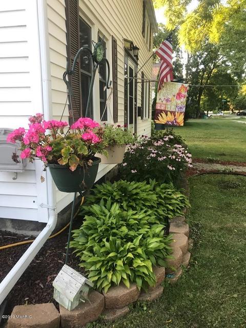 225 N Elm St, Ithaca, MI 48847 photo 2
