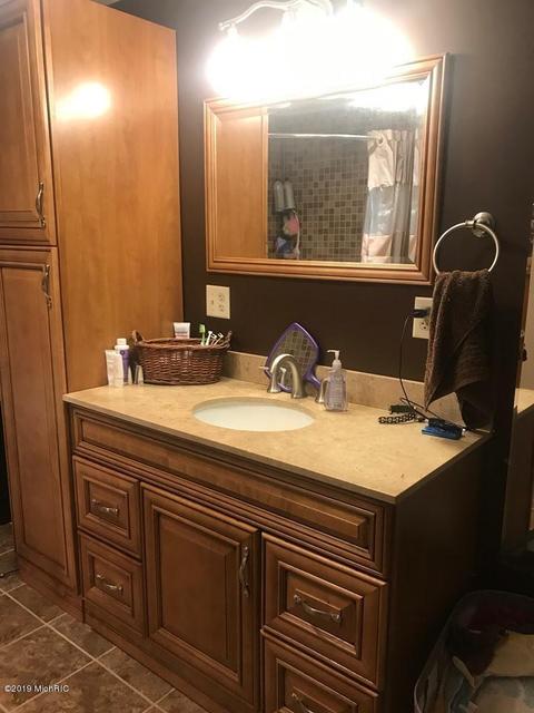 225 N Elm St, Ithaca, MI 48847 photo 18