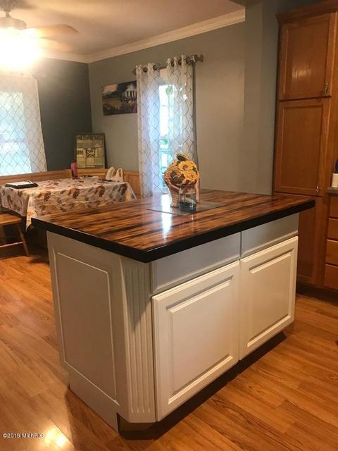 225 N Elm St, Ithaca, MI 48847 photo 8