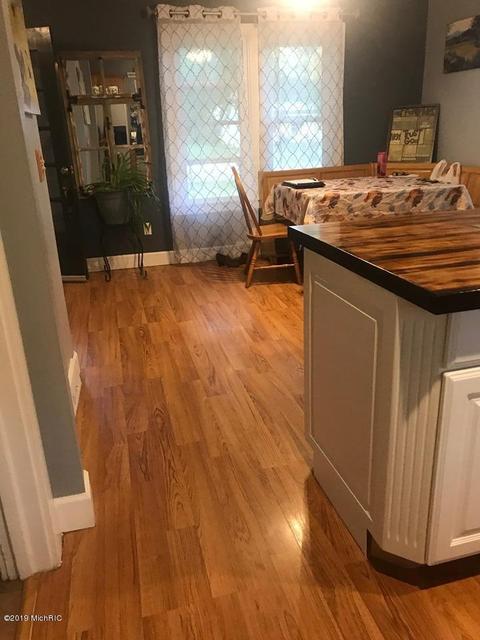 225 N Elm St, Ithaca, MI 48847 photo 9
